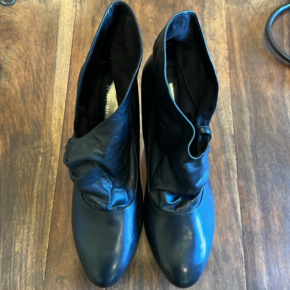 Nine West Black Pumps With Small Buckle Accent Size 71/2 - Picture 3 of 11